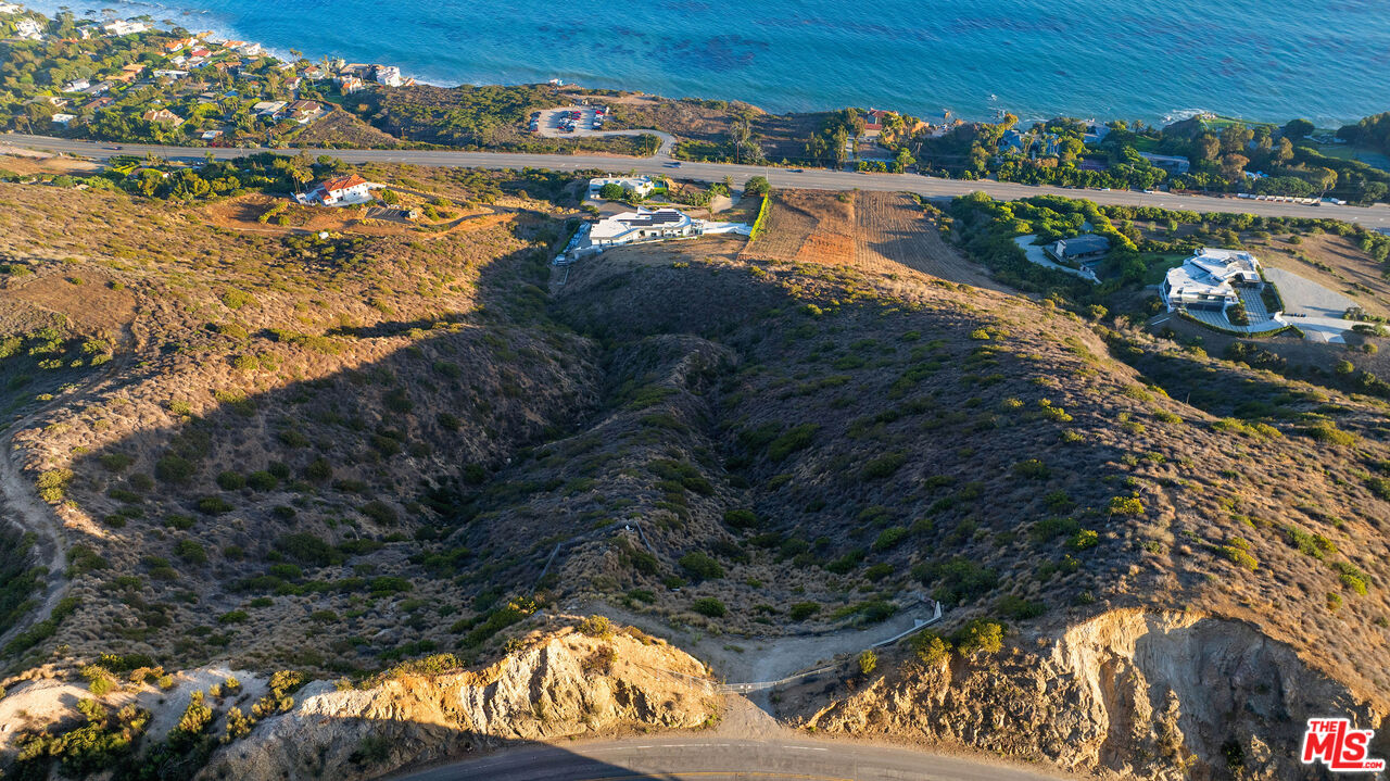 4140 Encinal Canyon Road Malibu, CA 90265 - Photo 12 of 31