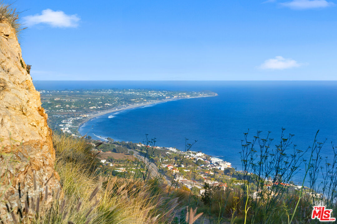 4140 Encinal Canyon Road Malibu, CA 90265 - Photo 15 of 31