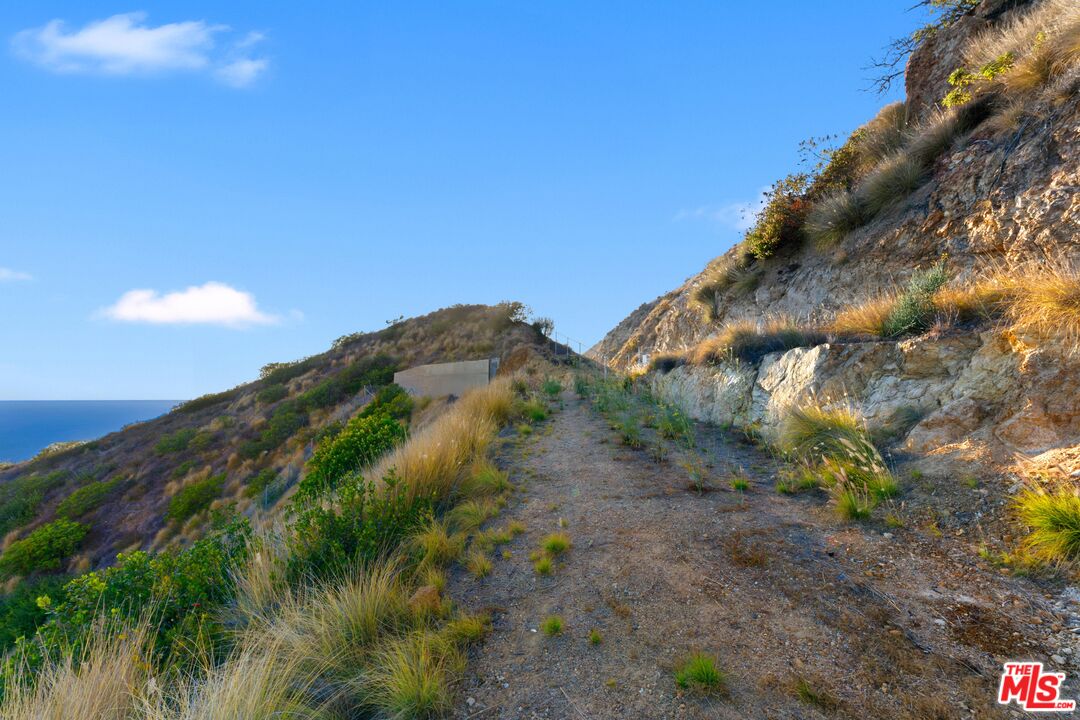 4140 Encinal Canyon Road Malibu, CA 90265 - Photo 19 of 31