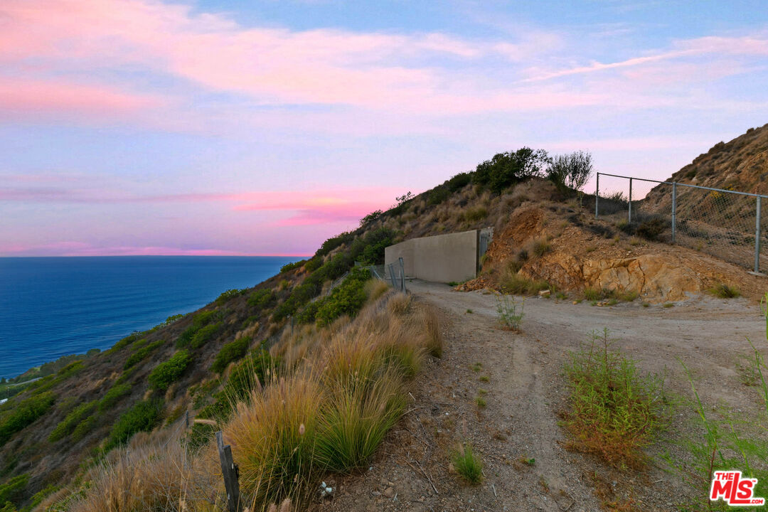 4140 Encinal Canyon Road Malibu, CA 90265 - Photo 24 of 31
