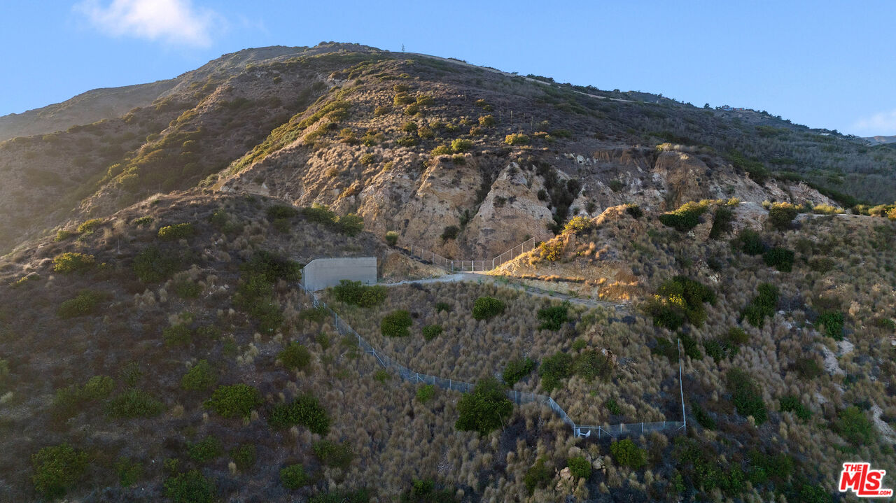 4140 Encinal Canyon Road Malibu, CA 90265 - Photo 27 of 31