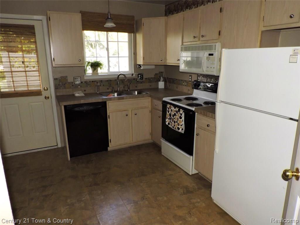 22216 Cape Cod Way, Unit 53 Farmington, MI 48336 - Photo 12 of 30 12.JPG