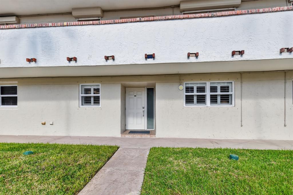 1537 East Hillsboro Boulevard, Unit 138 Deerfield Beach, FL 33441 - Photo 9 of 43 a view of a house with backyard