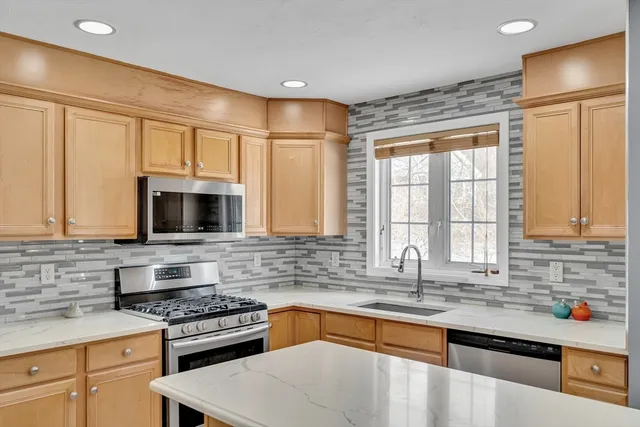 $835,000 | 5 Samantha Way, Unit 5, Acton, MA 01720