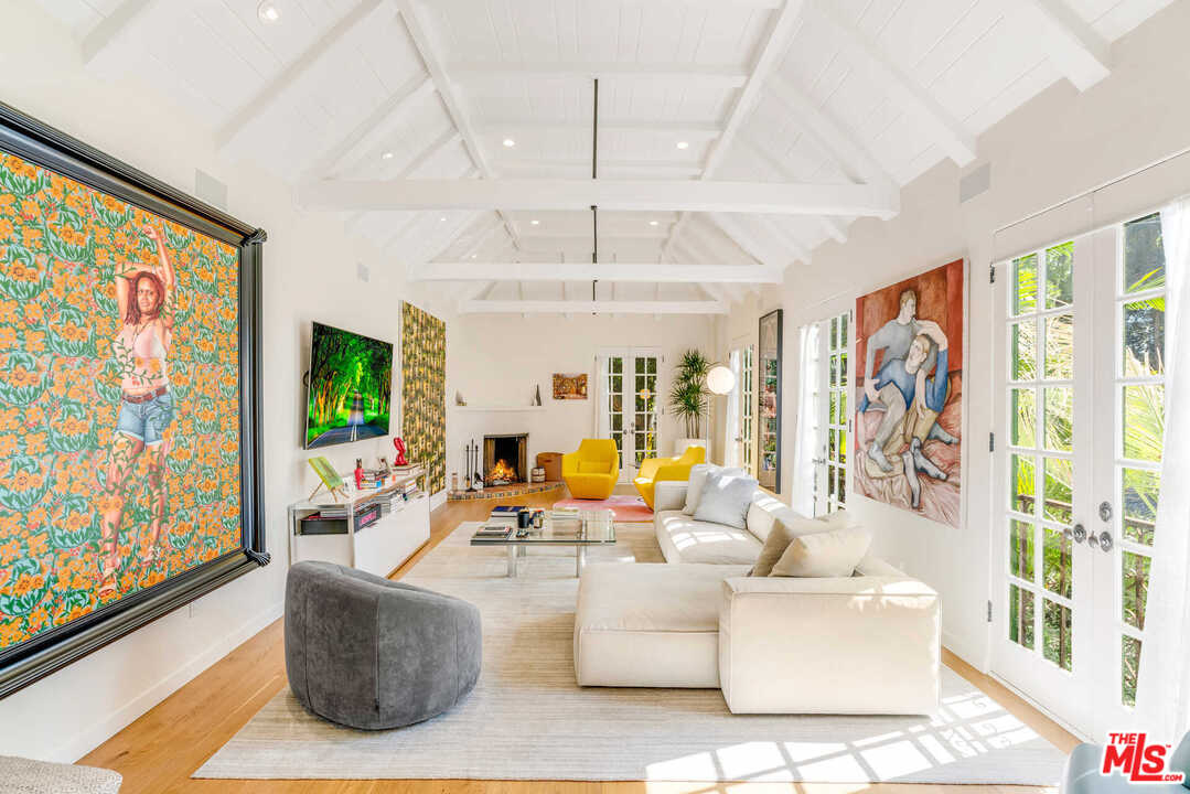 1643 Queens Road Los Angeles, CA 90069 - Photo 1 of 38 Gallery Image 1
