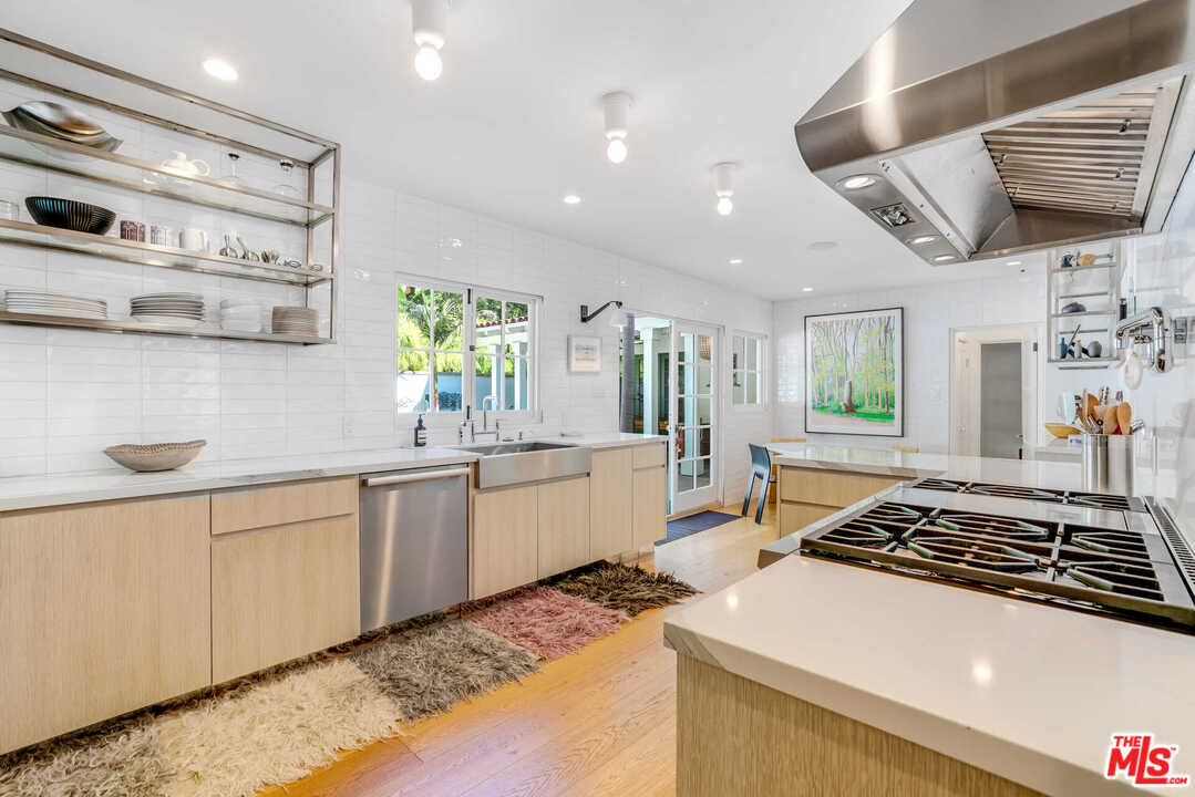 1643 Queens Road Los Angeles, CA 90069 - Photo 12 of 38 Gallery Image 12