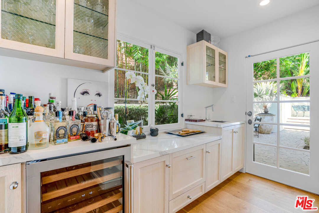 1643 Queens Road Los Angeles, CA 90069 - Photo 14 of 38 Gallery Image 14