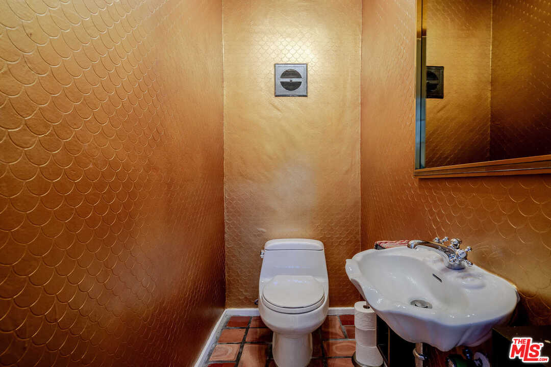 1643 Queens Road Los Angeles, CA 90069 - Photo 15 of 38 Gallery Image 15