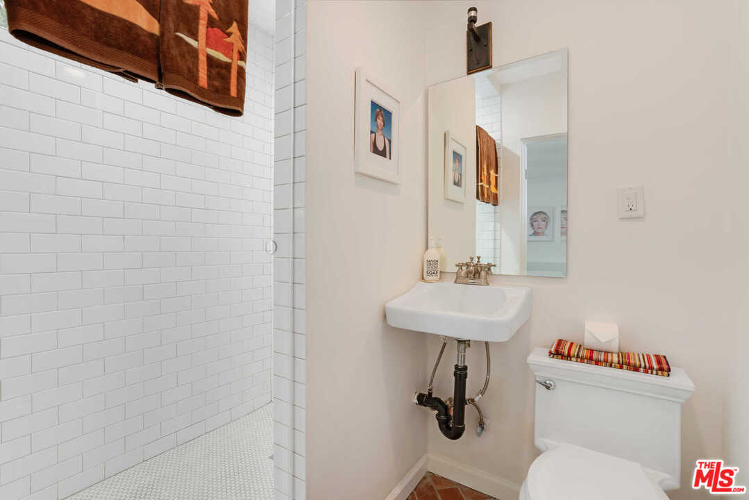 1643 Queens Road Los Angeles, CA 90069 - Photo 30 of 38 Gallery Image 30