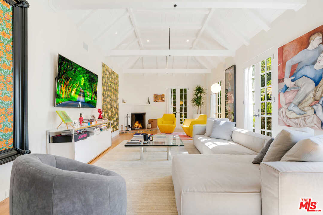 1643 Queens Road Los Angeles, CA 90069 - Photo 4 of 38 Gallery Image 4