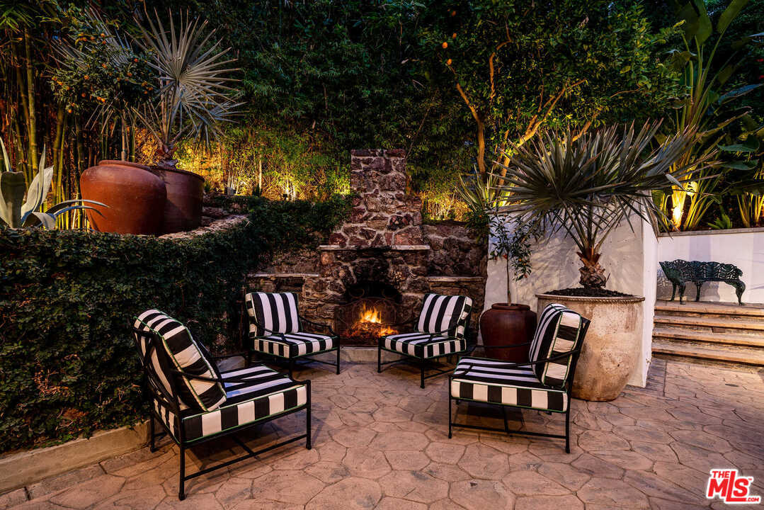 1643 Queens Road Los Angeles, CA 90069 - Photo 32 of 38 Gallery Image 32