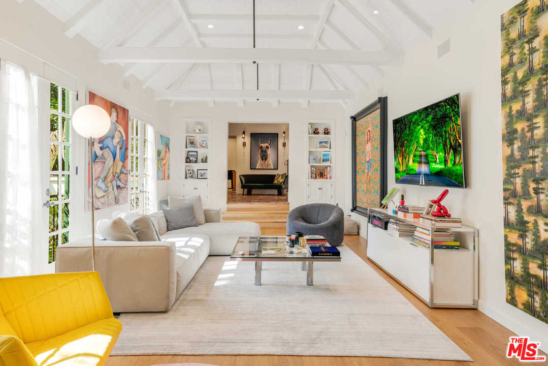 1643 Queens Road Los Angeles, CA 90069 - Photo 5 of 38 Gallery Image 5