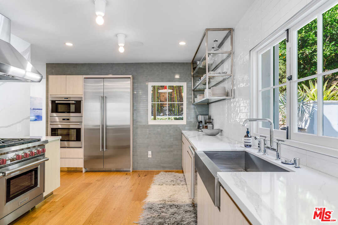 1643 Queens Road Los Angeles, CA 90069 - Photo 10 of 38 Gallery Image 10