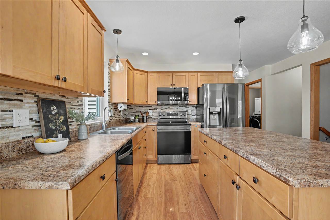 803 Wood Lily Road Solon, IA 52333 - Photo 6 of 29 Gallery Image 6