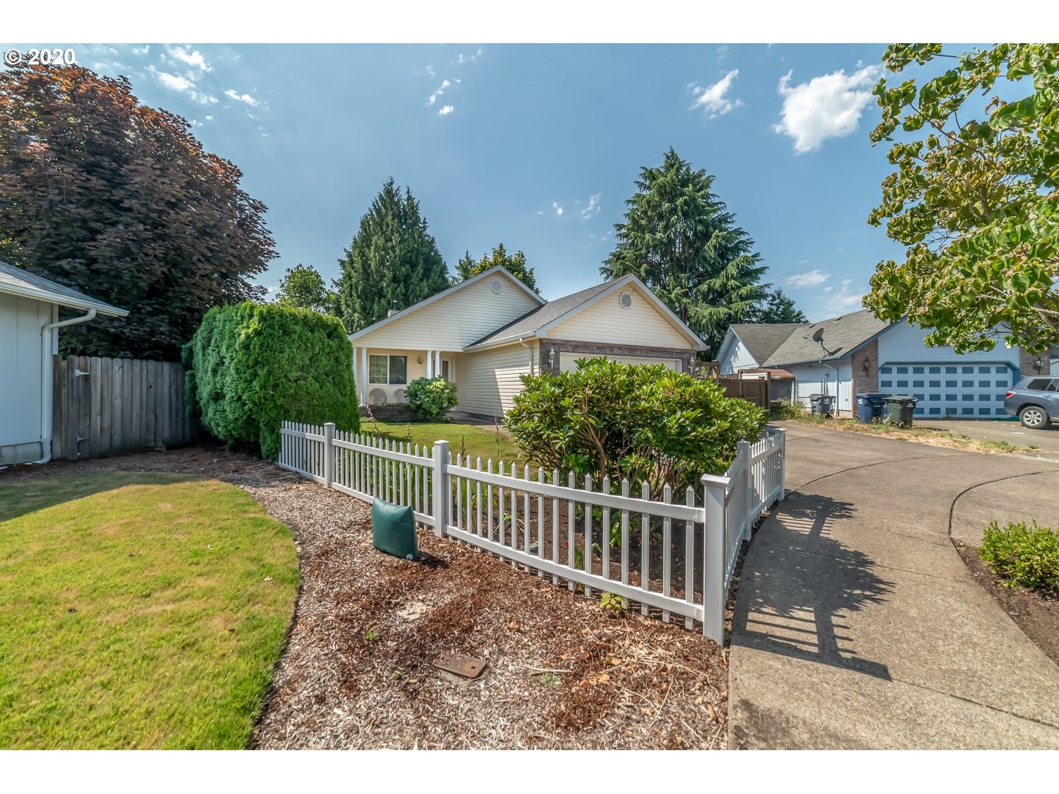 5665 D Street Springfield, OR 97478 - Photo 2 of 32