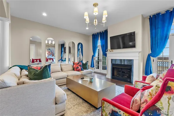 $586,900 | 327 Main Street, Cape Girardeau, MO 63701