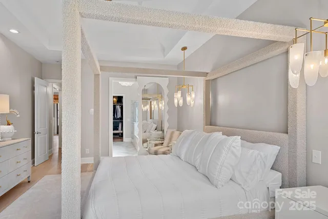 a en suite bathroom with a double vanity sink and a mirror