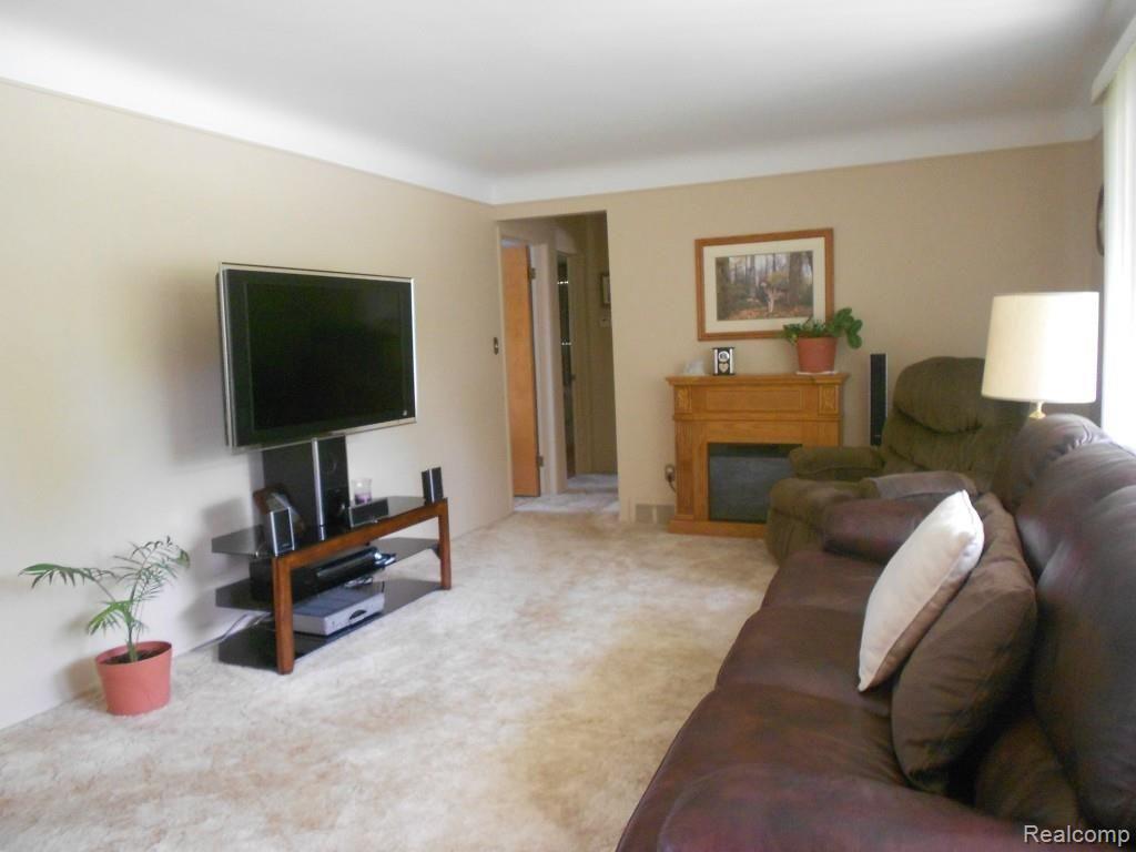 36824 Pinewood Road Wayne, MI 48184 - Photo 16 of 41 DSCN2336.jpg
