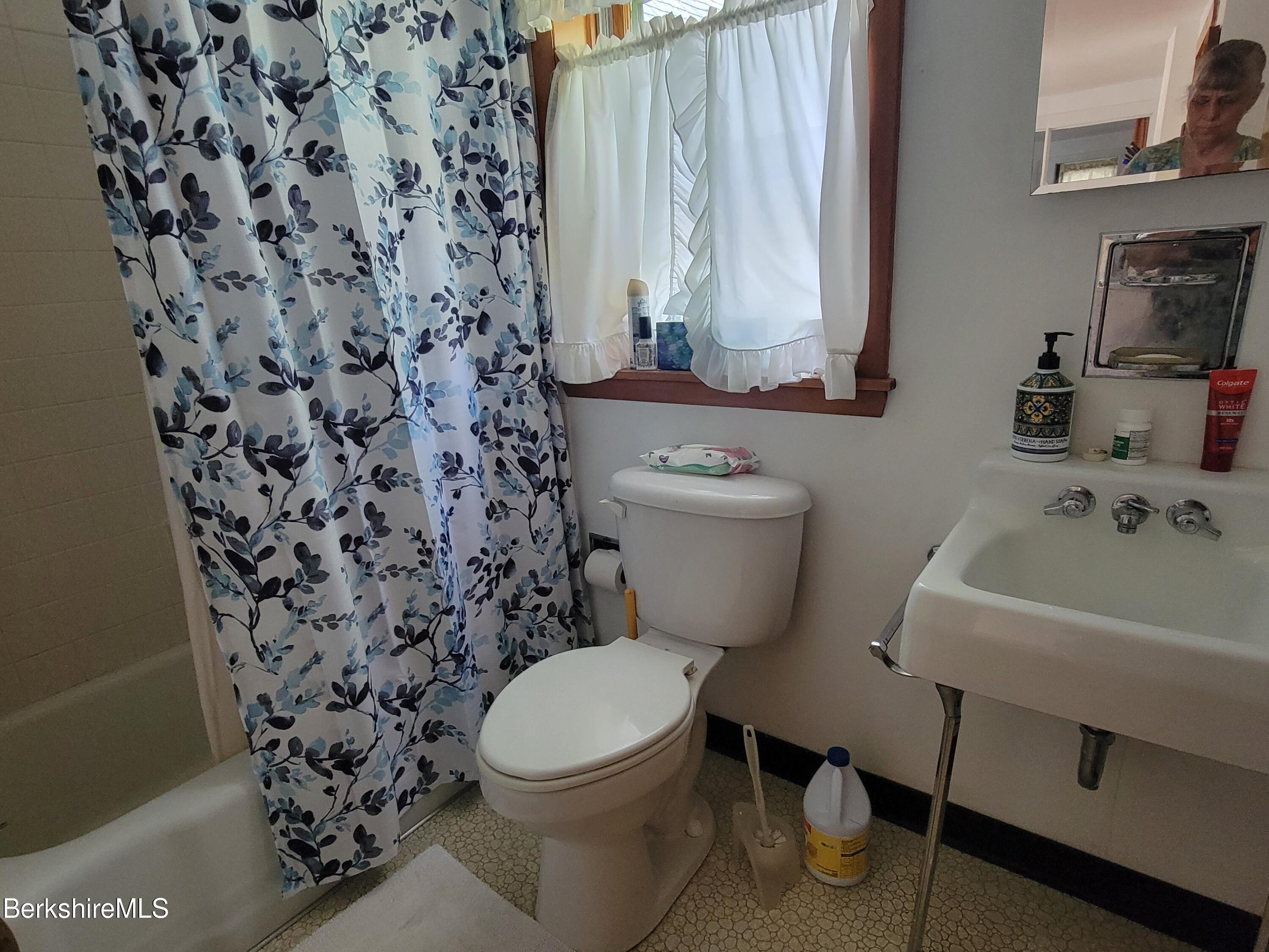 56 Jarvis Hill Road Readsboro, VT 05350 - Photo 11 of 38 Bath full