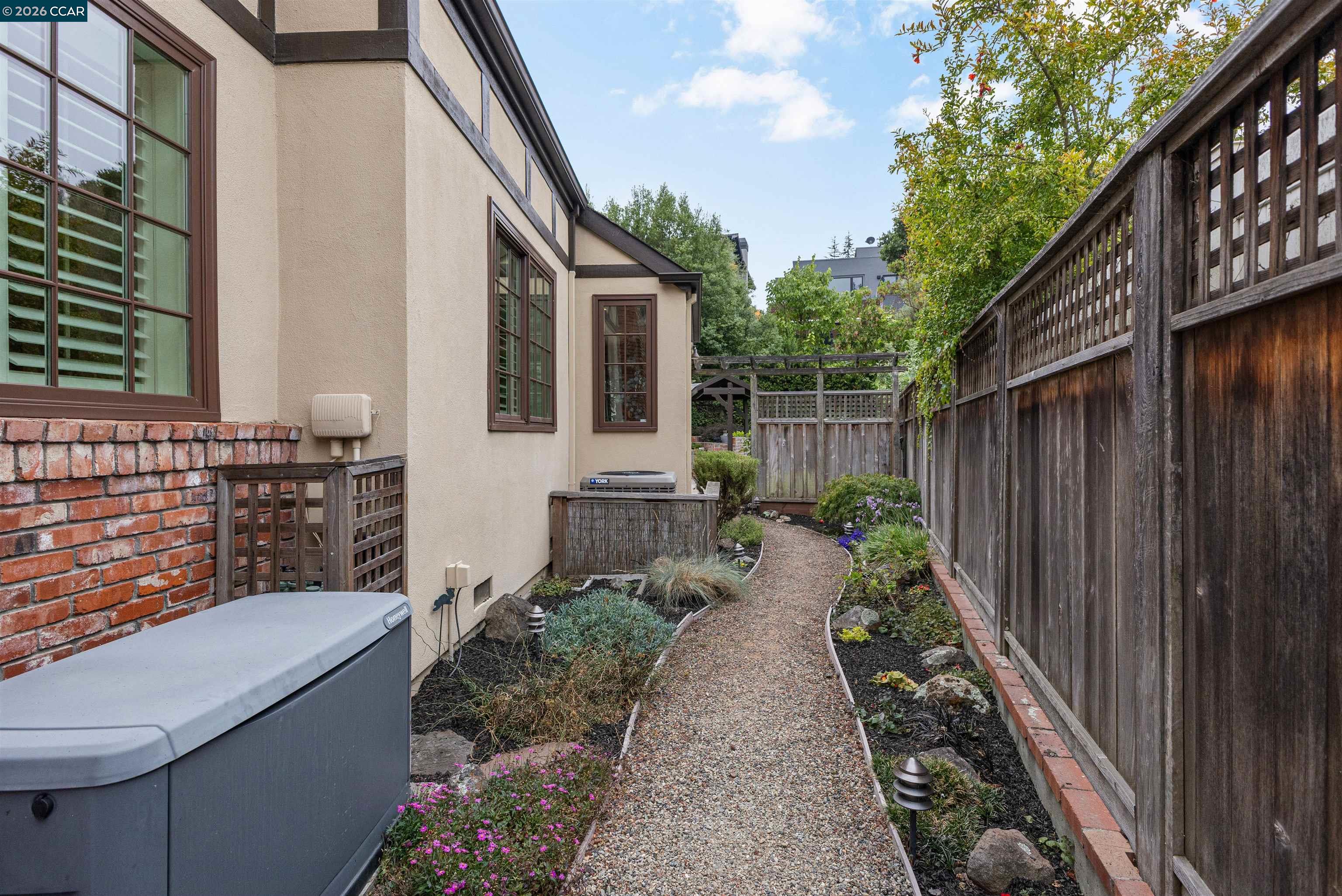 21 Oval Road Oakland, CA 94611 - Photo 50 of 53