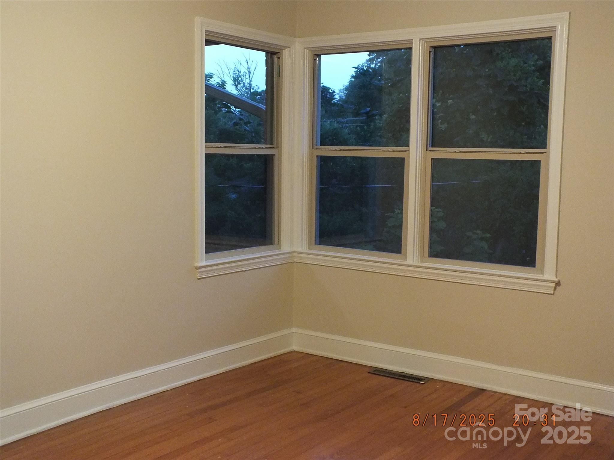 414 West Springs Street Lancaster, SC 29720 - Photo 18 of 27 an empty room with window