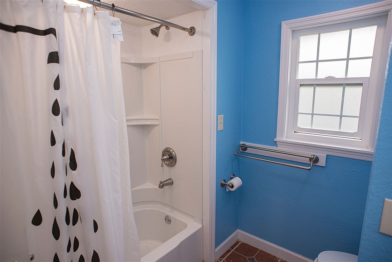 503 Royal Road St. Augustine, FL 32086 - Photo 23 of 34 a bathroom with a bathtub and shower