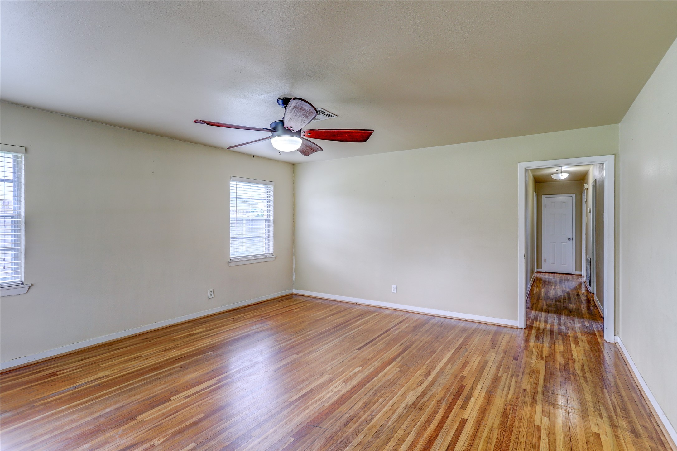 9207 Colleen Road Houston, TX 77080 - Photo 5 of 22