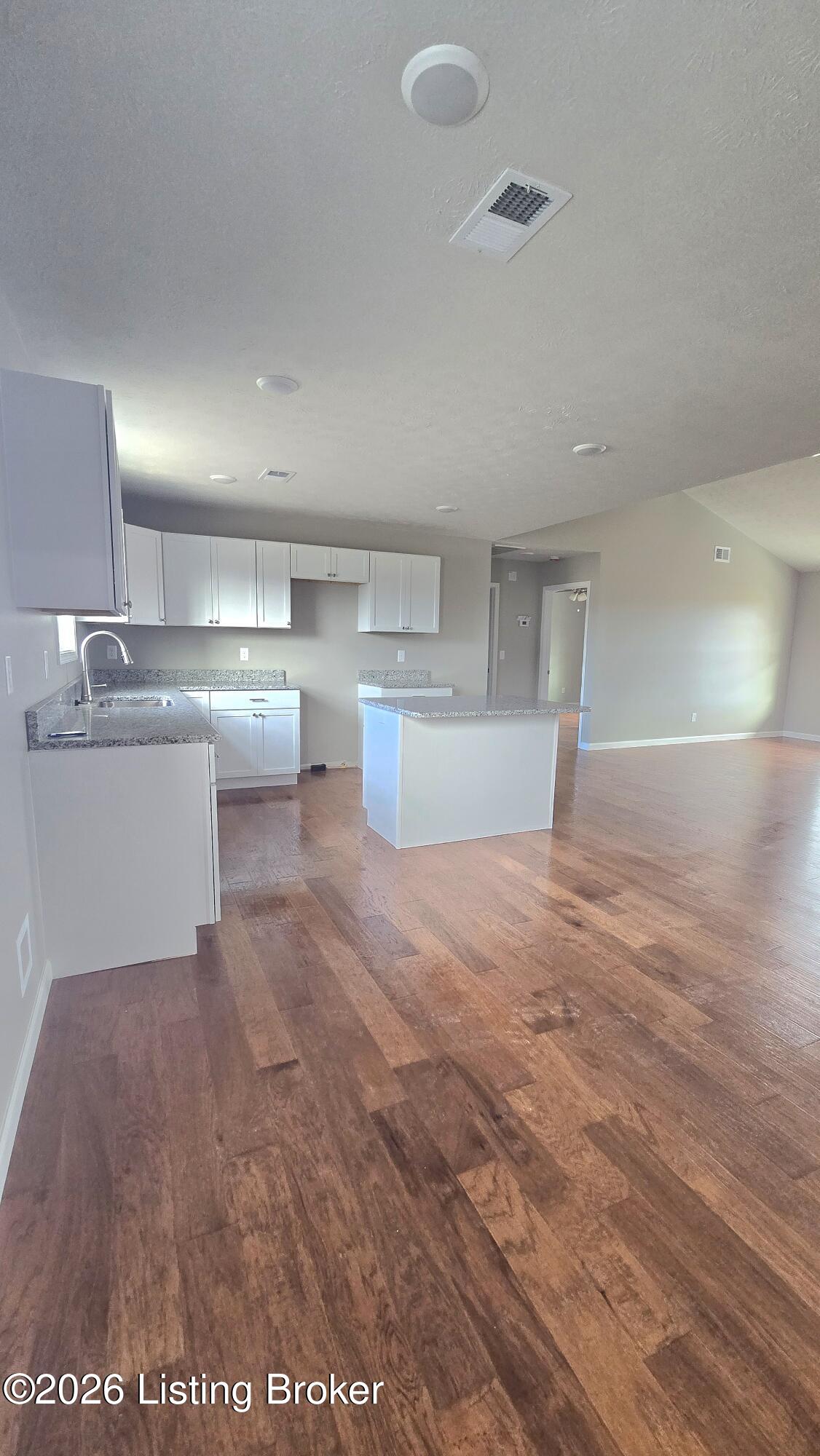 7050 Loretto Road Bardstown, KY 40004 - Photo 5 of 11 5