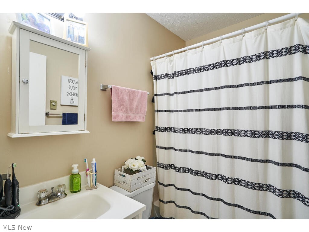 3315-3319 Mayfair Road Akron, OH 44312 - Photo 9 of 35 Gallery Image 9