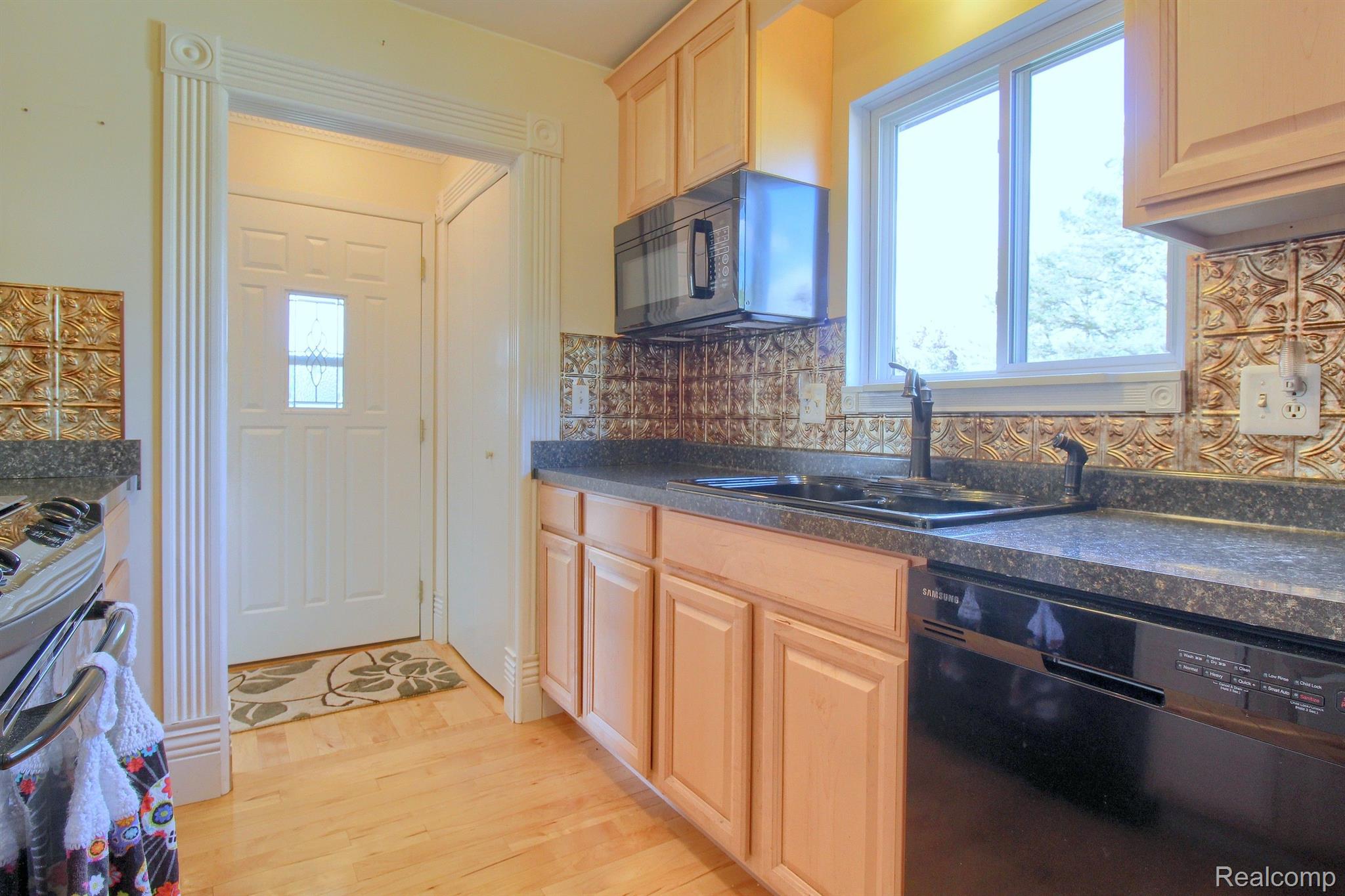 23713 Cedar Ridge Drive Romulus, MI 48174 - Photo 13 of 32 Gallery Image 13