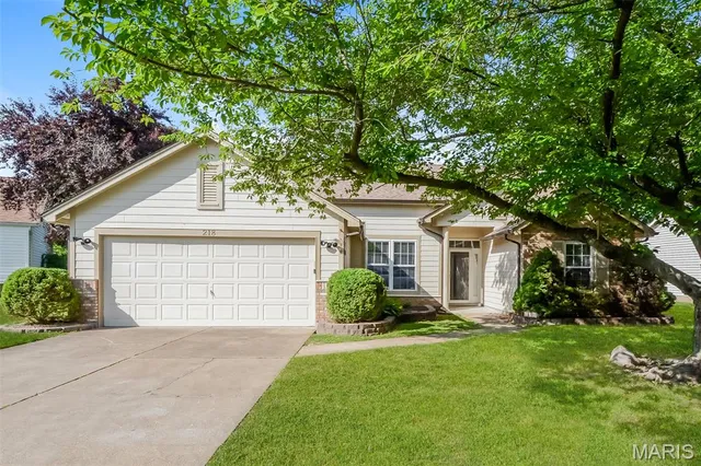 $1,945 | 218 Brower Lane, Florissant, MO 63031