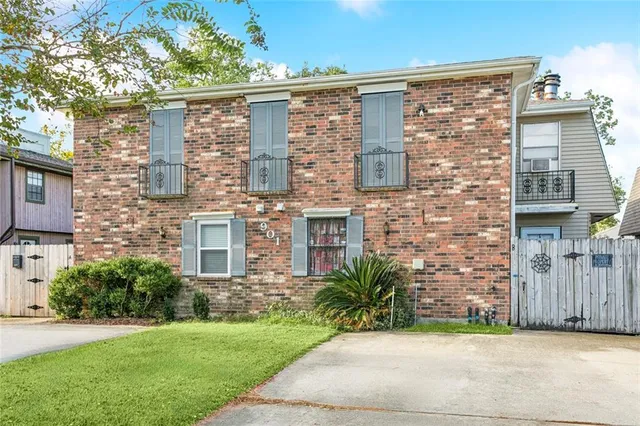 $149,000 | 901 Vouray Drive, Unit C, Kenner, LA 70065