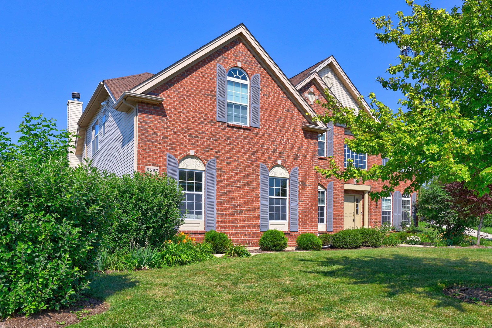 5587 Notting Hill Road Gurnee, IL 60031 - Photo 3 of 43
