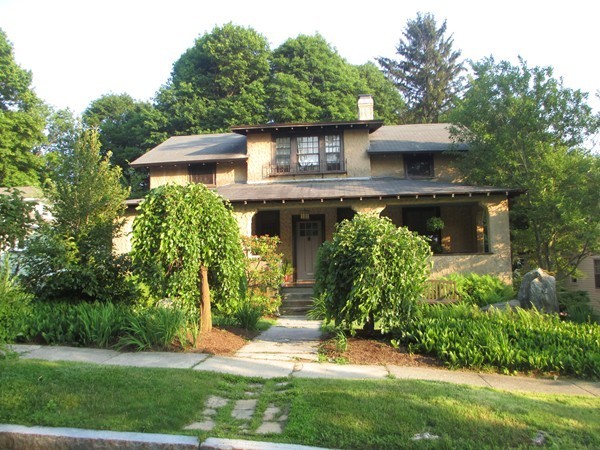 25 Colonial Road Worcester, MA 01602 - Photo 21 of 21 a front view of a house with garden