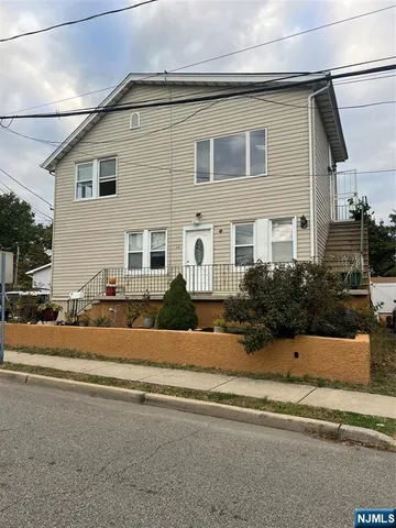 $2,800 | 54 Blauvelt Place, Hackensack, NJ 07601
