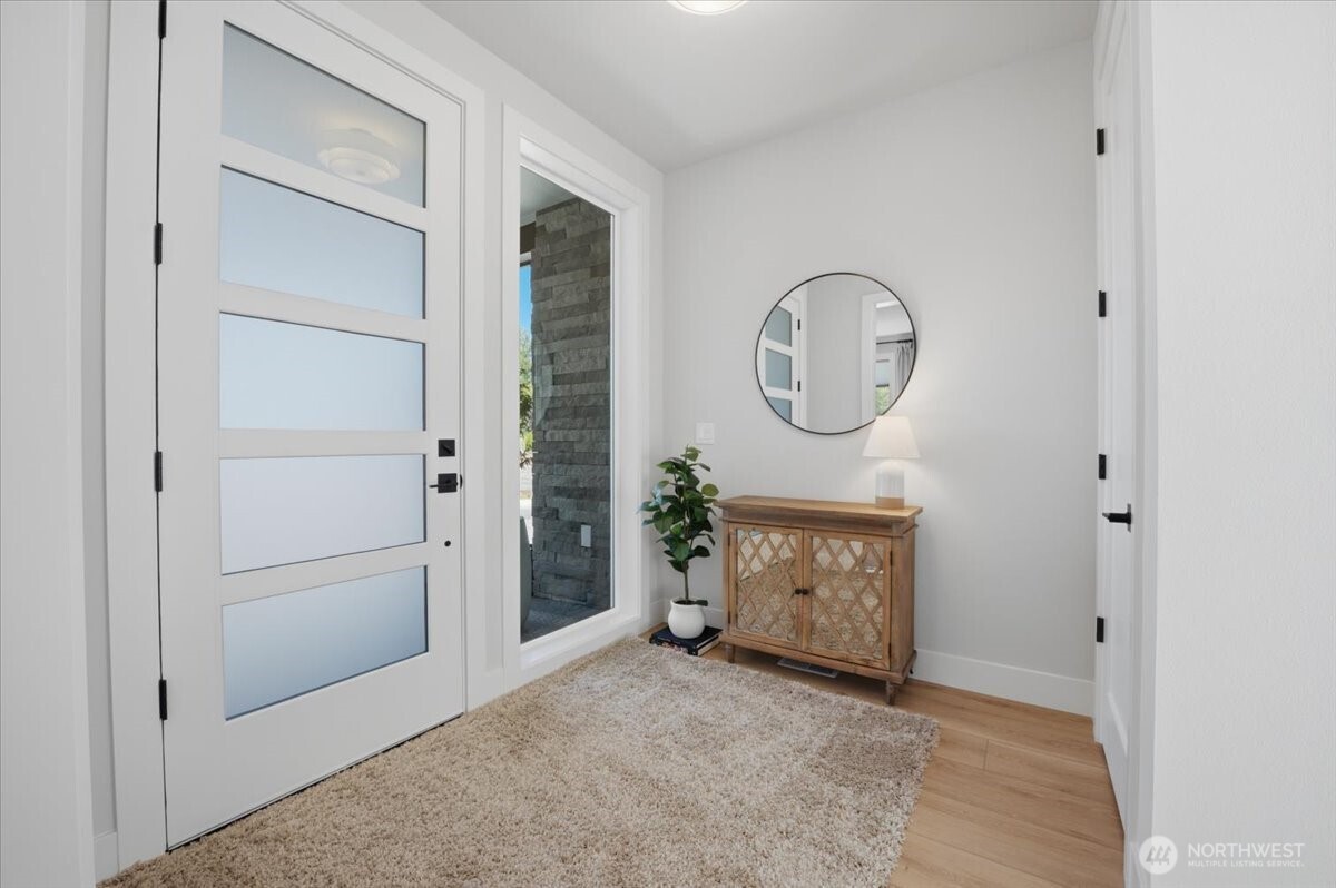 20580 Sinnes Road Mount Vernon, WA 98274 - Photo 8 of 39 a view of room with hallway and wooden door