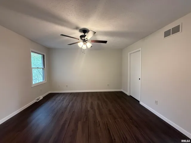 $2,000 | 205 Appomattox Drive, Springfield, IL 62711