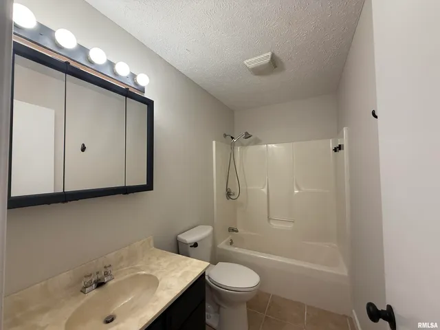 $2,000 | 205 Appomattox Drive, Springfield, IL 62711