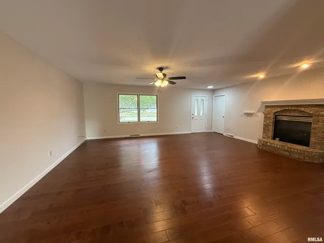 $2,000 | 205 Appomattox Drive, Springfield, IL 62711