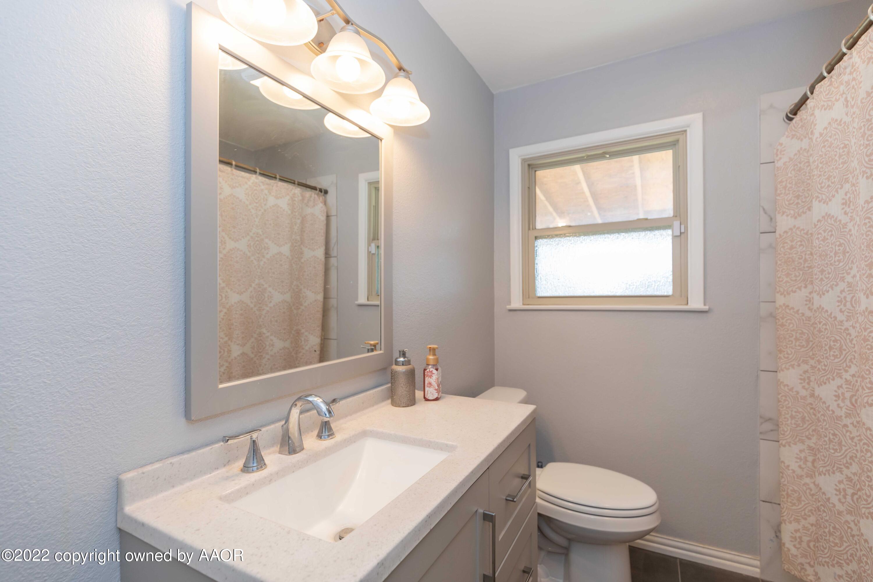 4303 South Hayden Street Amarillo, TX 79110 - Photo 18 of 25 BATHROOM VIEW 1