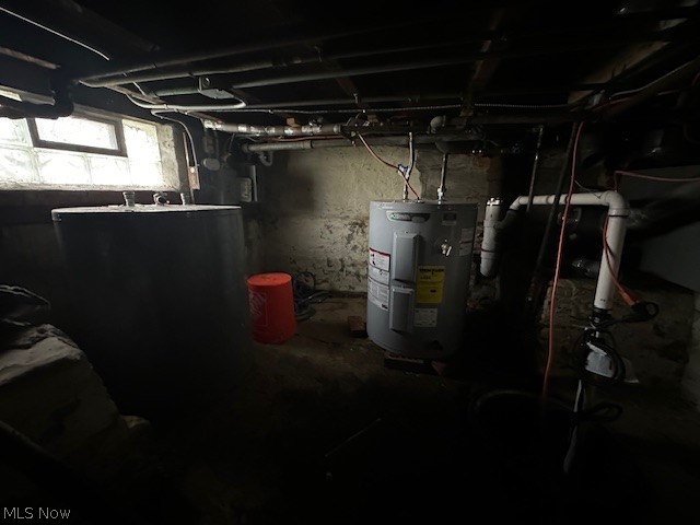 3231 Riverside Avenue Cleveland, OH 44109 - Photo 27 of 37 Basement featuring electric water heater