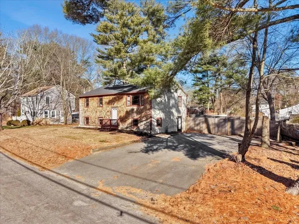 $579,999 | 37 Annawon Drive, Halifax, MA 02338