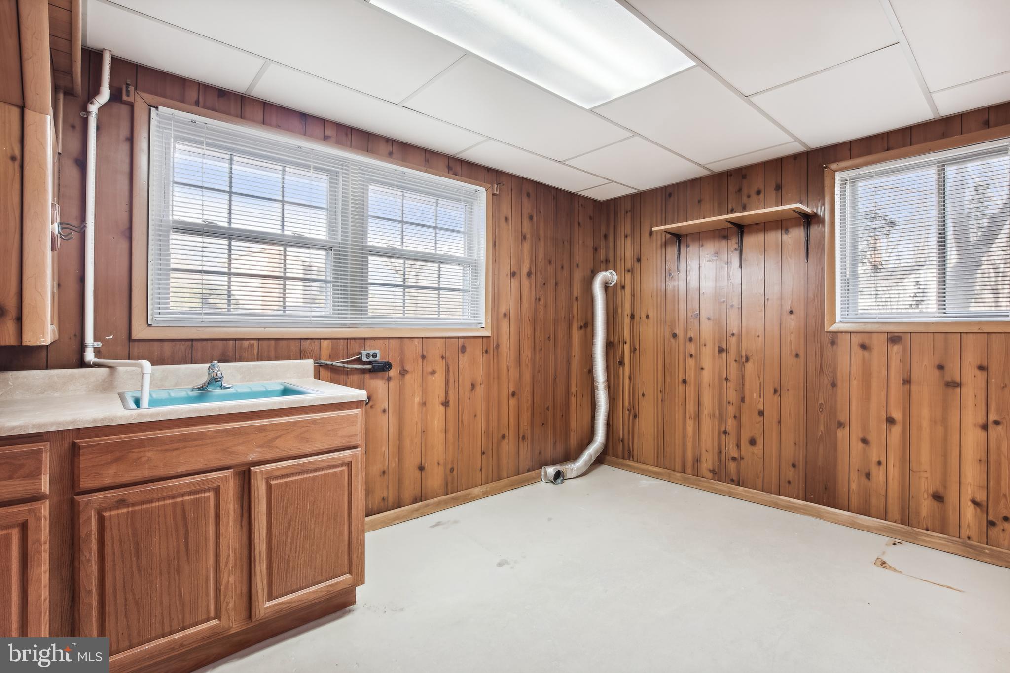 6001 Meriwether Lane Springfield, VA 22150 - Photo 30 of 50 Laundry w/Sink