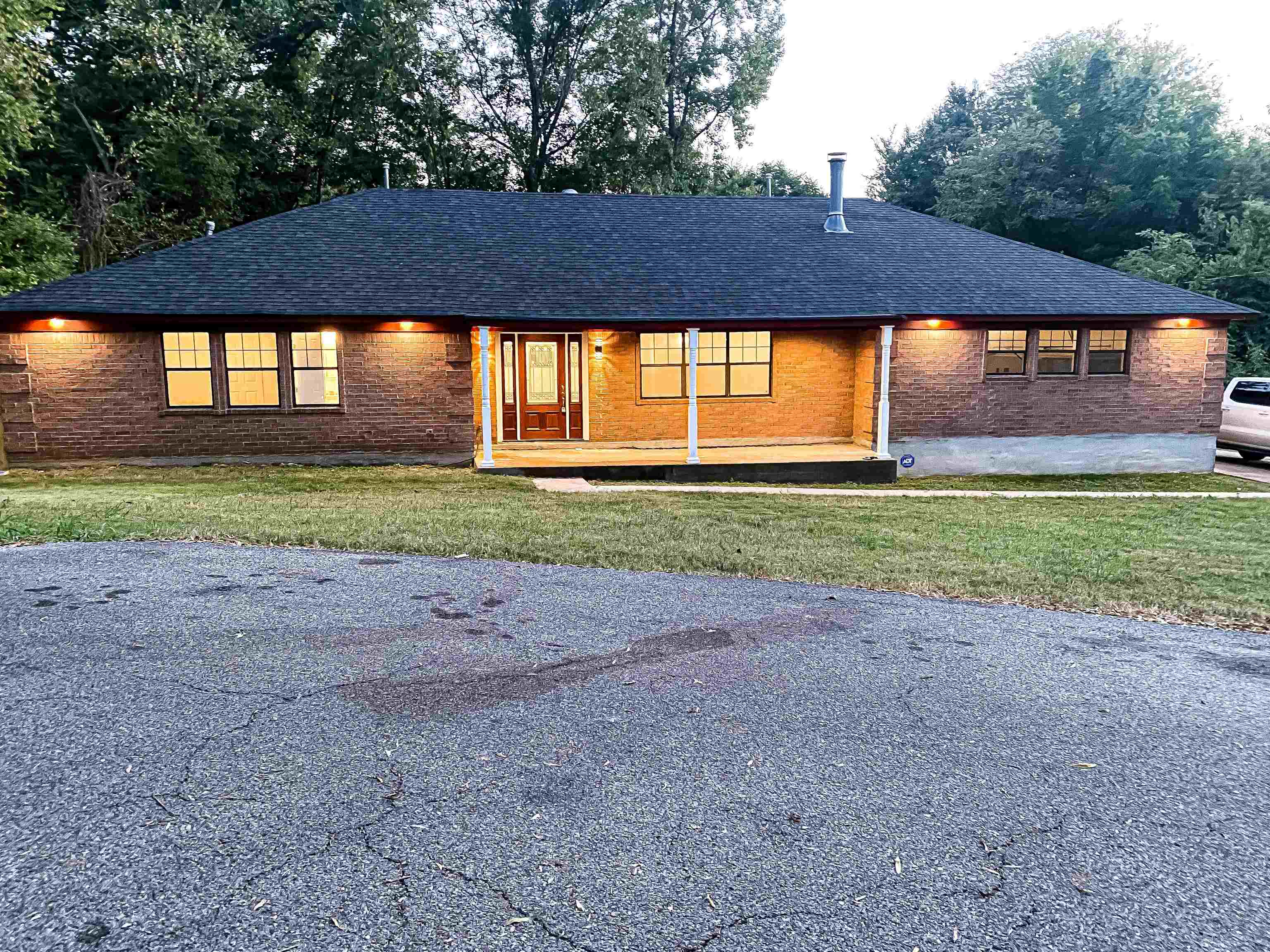 157 Pickett Road Memphis, TN 38109 - Photo 2 of 24 a view of outdoor space and yard