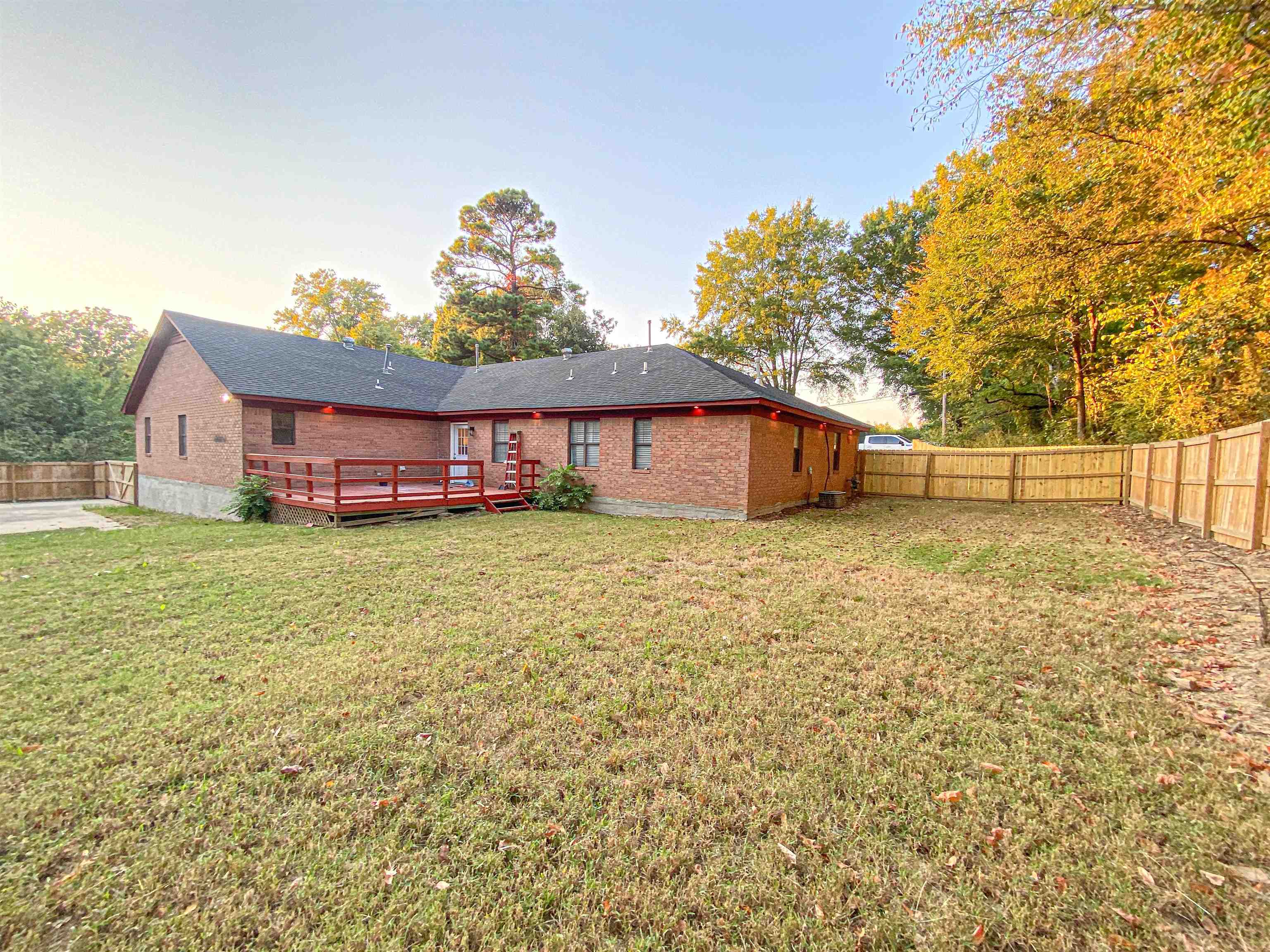 157 Pickett Road Memphis, TN 38109 - Photo 24 of 24 a house view with a garden space
