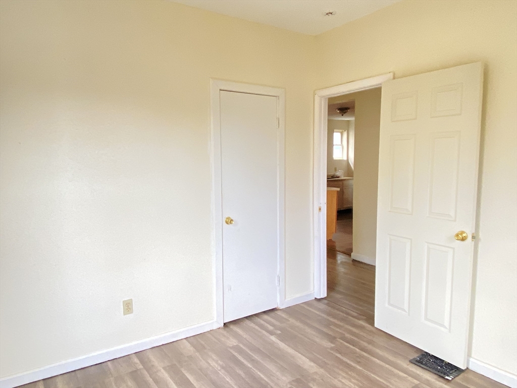 31-33 Hunt Street Springfield, MA 01108 - Photo 11 of 18 Gallery Image 11