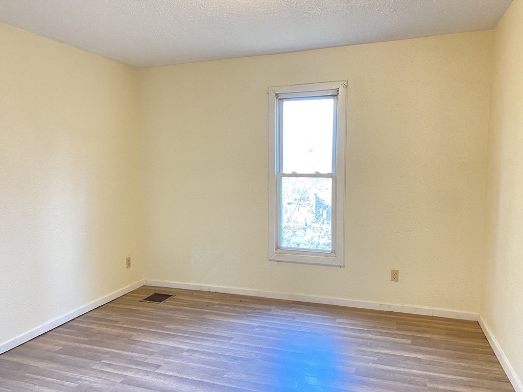 31-33 Hunt Street Springfield, MA 01108 - Photo 13 of 18 Gallery Image 13