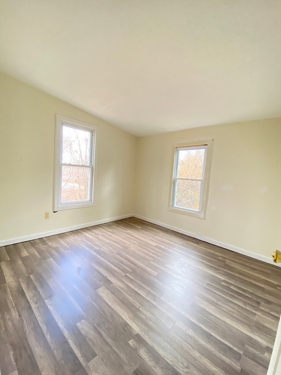 31-33 Hunt Street Springfield, MA 01108 - Photo 3 of 18 Gallery Image 3