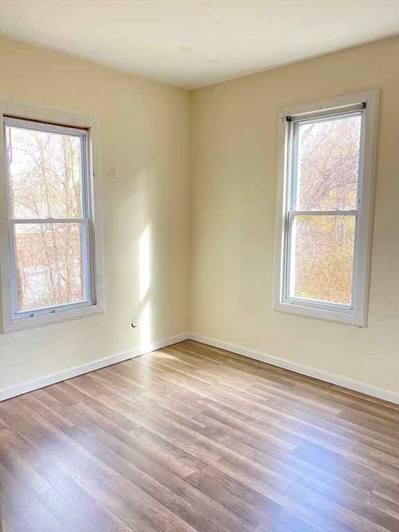 31-33 Hunt Street Springfield, MA 01108 - Photo 4 of 18 Gallery Image 4