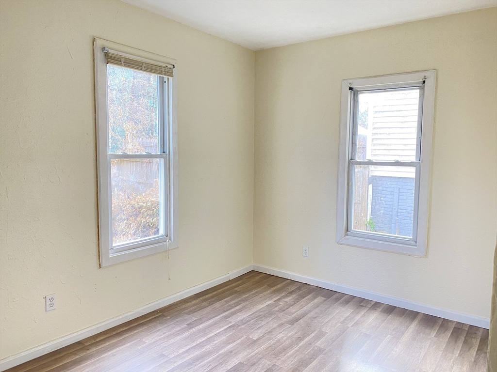 31-33 Hunt Street Springfield, MA 01108 - Photo 5 of 18 Gallery Image 5